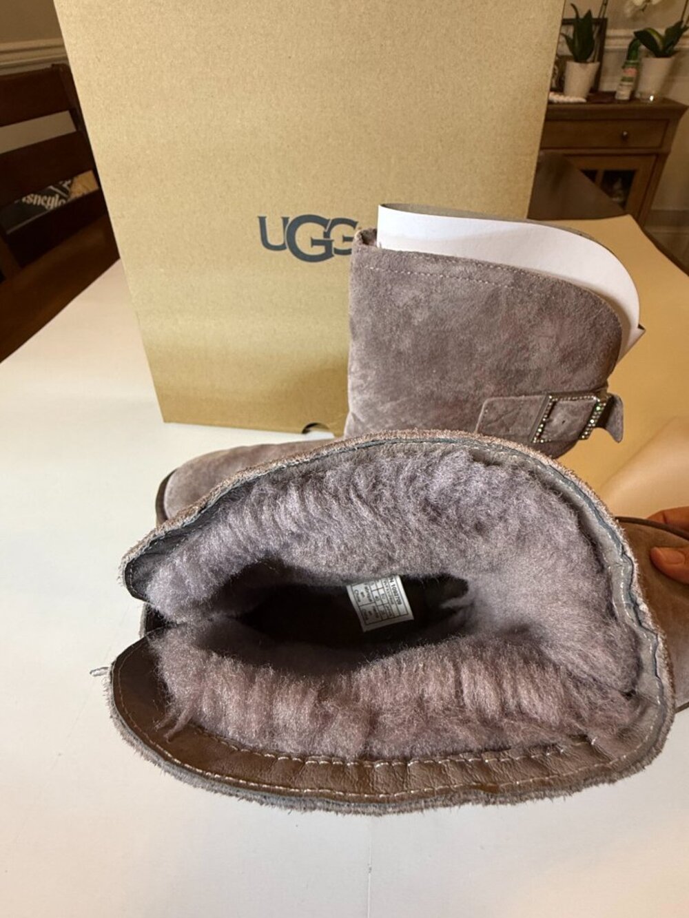 Ugg Lavender sparkling Buckle Fuzzy lined Boots Women's 9 Like New! - Picture 2 of 4